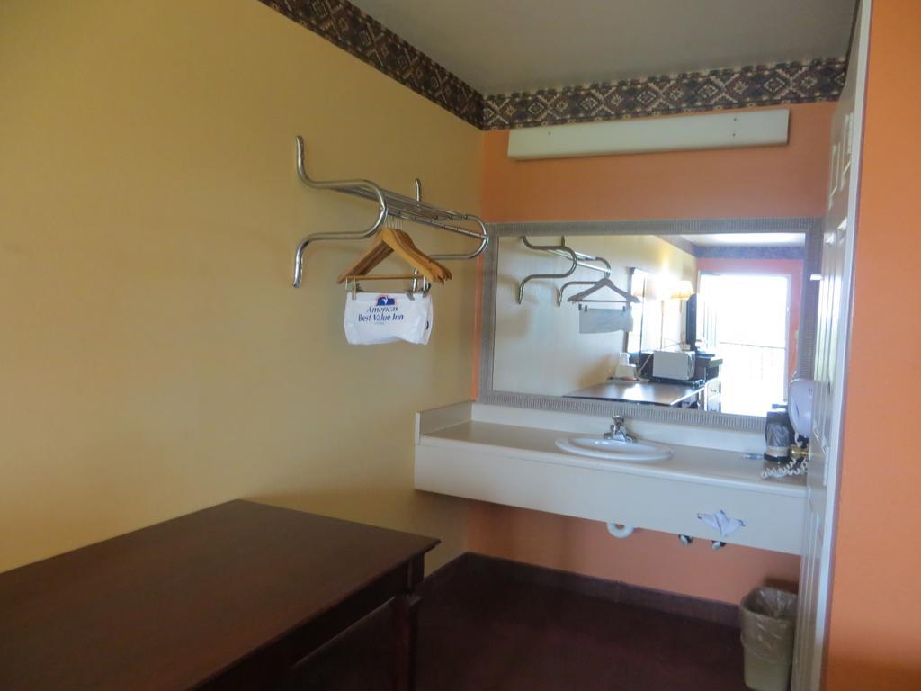 Americas Best Value Inn Ozark Exterior photo